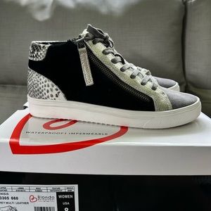 Blonde waterproof sneaker